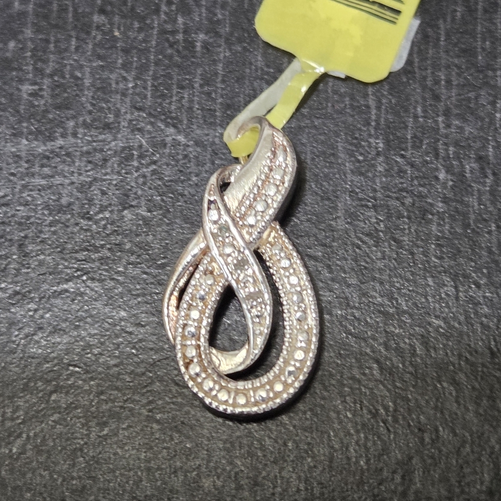 3Diamonds with silver pendant with